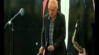 Garry Lee plays F Blues Solo on the Mallet Kat