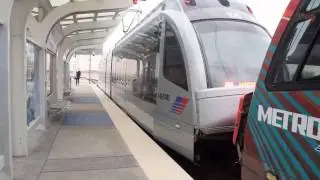 Houston METRORail: Siemens AG H1 LRV Northline TC Bound At Burnett TC With SuperBowl 51 Ad