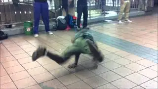Break Dance in 34st Station New York Subway