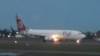 4 Hours Late Fiji Airways Boeing 737-8X2 DQ-FJM Take off At Christchurch Airport RWY02