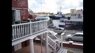 A ship passes by in Punda