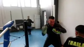 Le fondateur et entra&icirc;neur du boxing club de Bacalan, Walid Karkoud