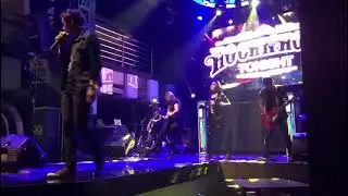 jeddy guitar with Inlite Revolution at Muse Samarinda,,Raja-/rif band cover