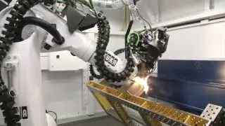 TRUMPF 3-D-Laserbearbeitung: TruLaser Robot 5020 - Drehmodul