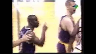 Tim Hardaway faces Benoit Benjamin 1992