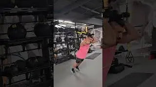 Extensii triceps la TRX &ndash; TRX Triceps Extensions (Strength & Stability) AMIR