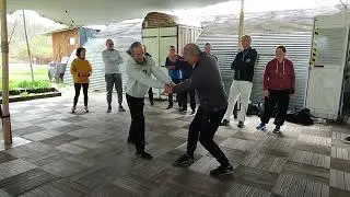Suite du mvt 13 la fleur se retourne en faisant voltiger les manches (Laojia Erlu) (2/2)