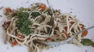 Holla Aelins // Teaser &bull; Eating Show