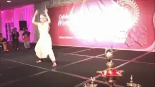 Funniest Bharatanatyam dance by Aishwarya Rajinikanth