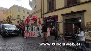 Viterbo - Gli studenti in corteo per le vie della citt&agrave;