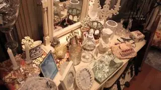Adornments On Queen: Boudoir