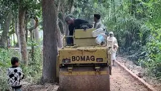 স্টিমরোলার দিয়ে রাস্তা সংস্কার (২)