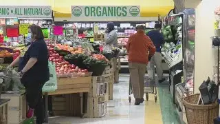 Metro Detroiters continue to stock up on food during snowstorm