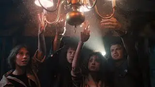 Talking through the lights in the Upside Down - Stranger Things 4 [4x7]