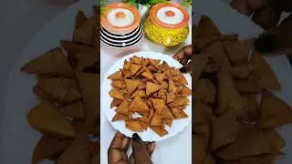 Akhir ye viral ku hota h? | viral Tomato Triangle Chips #shorts #viral #chips #easyrecipe