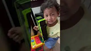 bas tersangkot kat rambut adik
