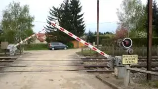 Railway crossing closing in Zoufftgen (France)