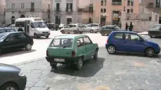 Italienischer Verkehr in Canosa di Puglia 2010