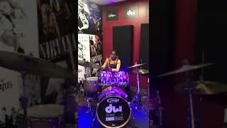 Raven Groovin