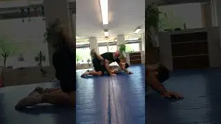 Simple and easy arm wrap escape. #bjj #combatsport #martialarts