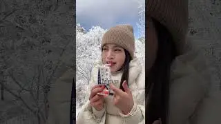 90后小夫妻自驾黄山，全程睡车上，一大早6点半就起床，坐索道上山，一到山顶真的惊呆了，银装素裹，云雾缭绕，美到失语，因为有一处索道检修，走到天黑才下山，回家后腿痛了好几天，但是看到……