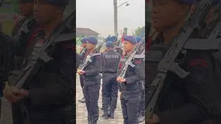 Dengarkan arahan pelatih Brimob