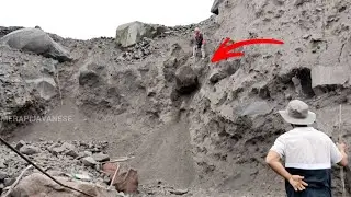 Floating Stones Can Be Lowered Into Sand So They Are Easy To Get.
