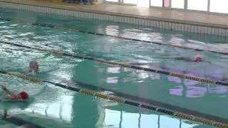 Competição natação infantil