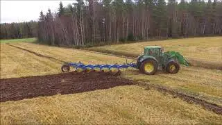 Kyntöä 2017 John Deere Överum