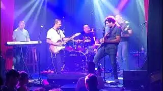 להקת rock n roll  i saw her standing  Beatles live בבר גיורא ת''א