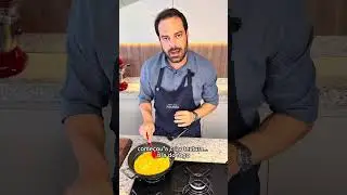 Omelete de restaurante, feito em casa.