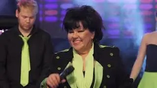 Dolly Plussz  - Veled egyszerű ( 2022)