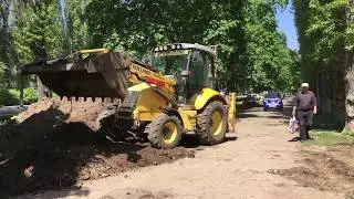 ЭКСКАВАТОР за работой. 2 часть на 8 минут. Развивающее видео про жёлтый трактор.