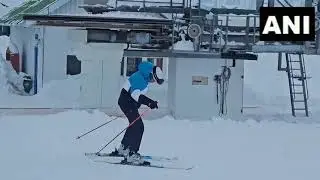 #WATCH | J&K CM Omar Abdullah enjoys skiing in Gulmarg