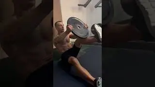 Тренировка на мышцы кора. Бицепс. #спорт #fitness #workout #тренды #gym #bodybuilding #motivation