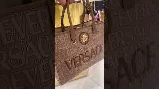 LOOK AT THESE PURSES FROM VERSACE STORE OMG 😱#versace #windowshopper #shorts