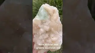 Roze stilbiet met groene apofyliet nr6