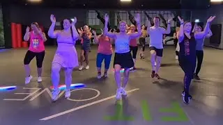 Me Descontrola [Ronald Borjas & Motiff] | #zumba #zumbaaustria #salsa #dancefitness #latinmusic 
