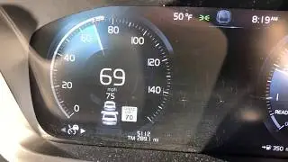 Парень впервые испытывает адаптивный круиз-контроль Volvo