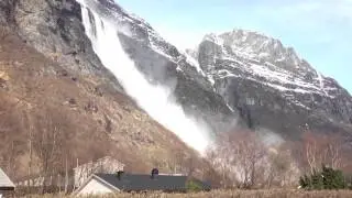 Sn&oslash;ras Sunndals&oslash;ra 8. april 2015