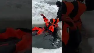 Спасение на льду &mdash; обучение добровольцев-помощников спасателей #жизнь_пстгу