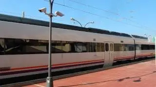Tren de la l&iacute;nea Huelva-Zafra partiendo de Huelva. 30/04/2016.