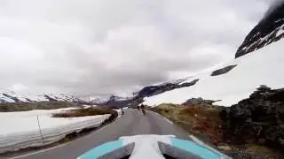 Dalsnibba zum Geiranger Fjord  mit dem MTB von 1500 hm auf Meeresh&ouml;he. Mein Schiff 4 Trailer Teil2