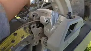 Xt660r , como hacer el cambió de pastillas del freno trasero.