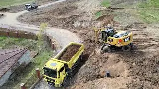 4K CAT M316F load up Man