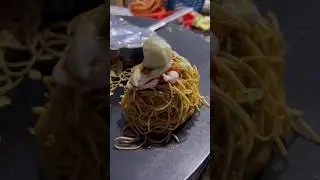 MOMOS WALA BURGER BHI TRY KARLIYA | streetfood #momos #burger #trending #shorts #viral #30₹