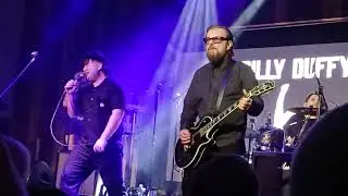 Evan Peters,  Billy Duffy and The Alarm. ( cult cover Rain).The gathering Cardiff 2026.