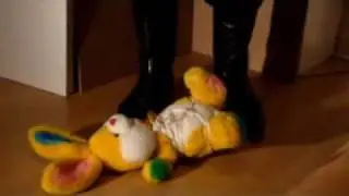 Trampling Stuffed Animal 2 - Pi&eacute;tinement d'animal en peluche 2