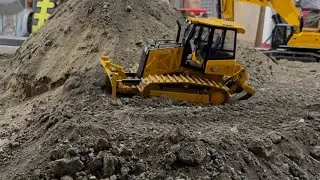 NEW! 1/12 scale D3 CAT dozer from toucan hobby