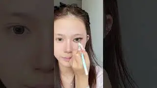 Light-hearted hand-rubbing face modeling Cat-like slightly mixed ins the original feel